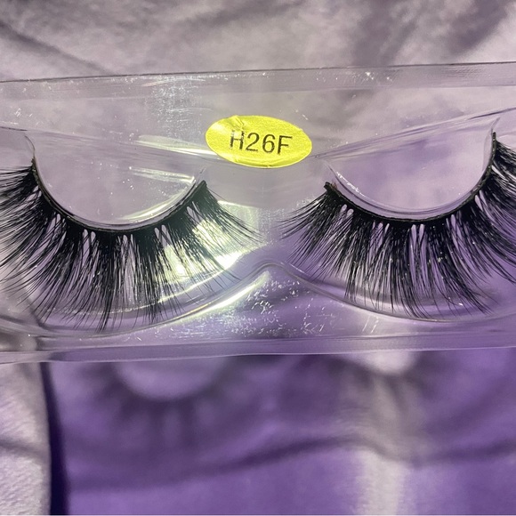 H26F mink lashes - Picture 2 of 3